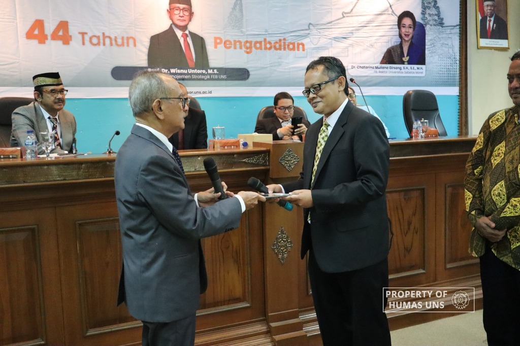 Senior Professor from FEB UNS Begins Emeritus Period