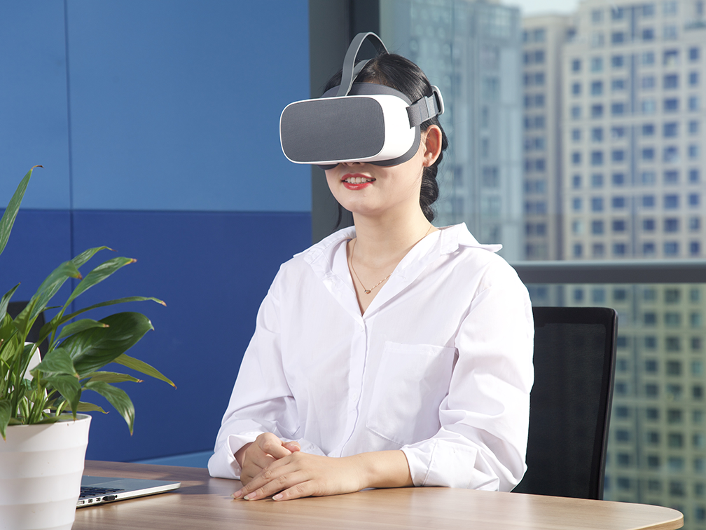 Effects of Virtual Reality Therapy Combined With Conventional Rehabilitation on Pain, Kinematic Function, and Disability in Patients With Chronic Neck Pain: Randomized Controlled Trial
