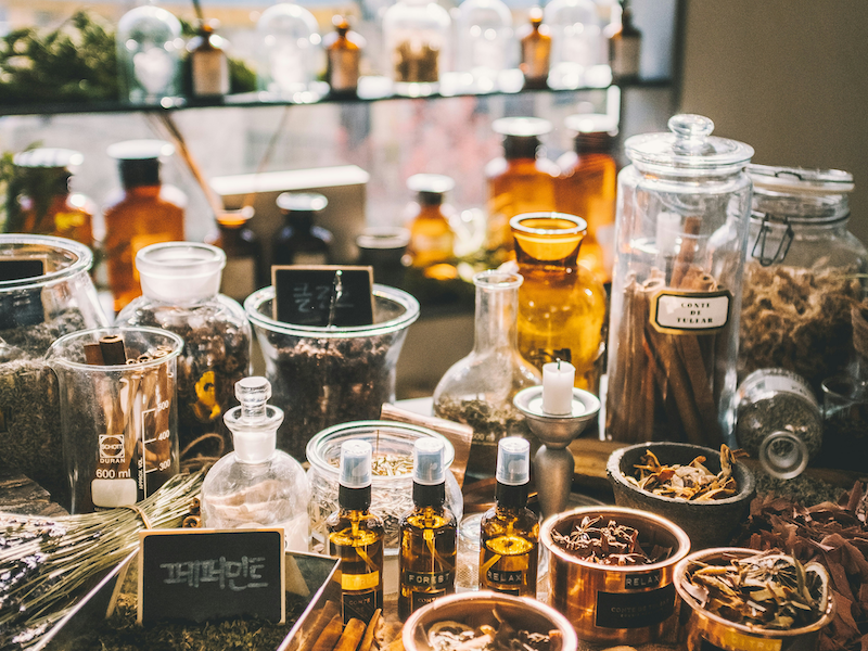 Research on Traditional Chinese Medicine: Domain Knowledge Graph Completion and Quality Evaluation