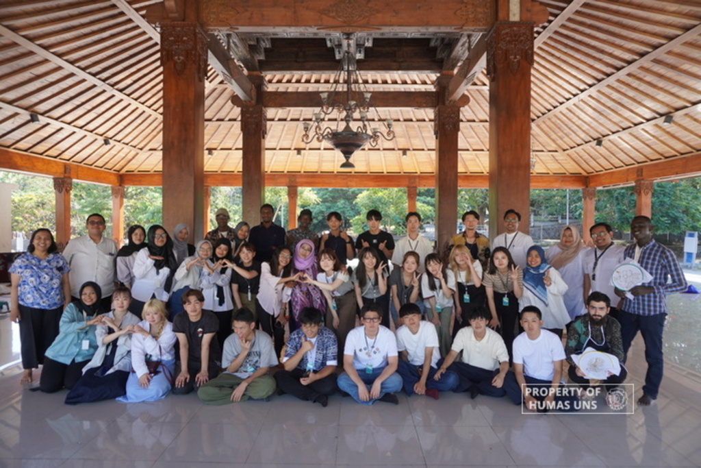 UNS International Students Explore Javanese Culture at PUI Javanologi