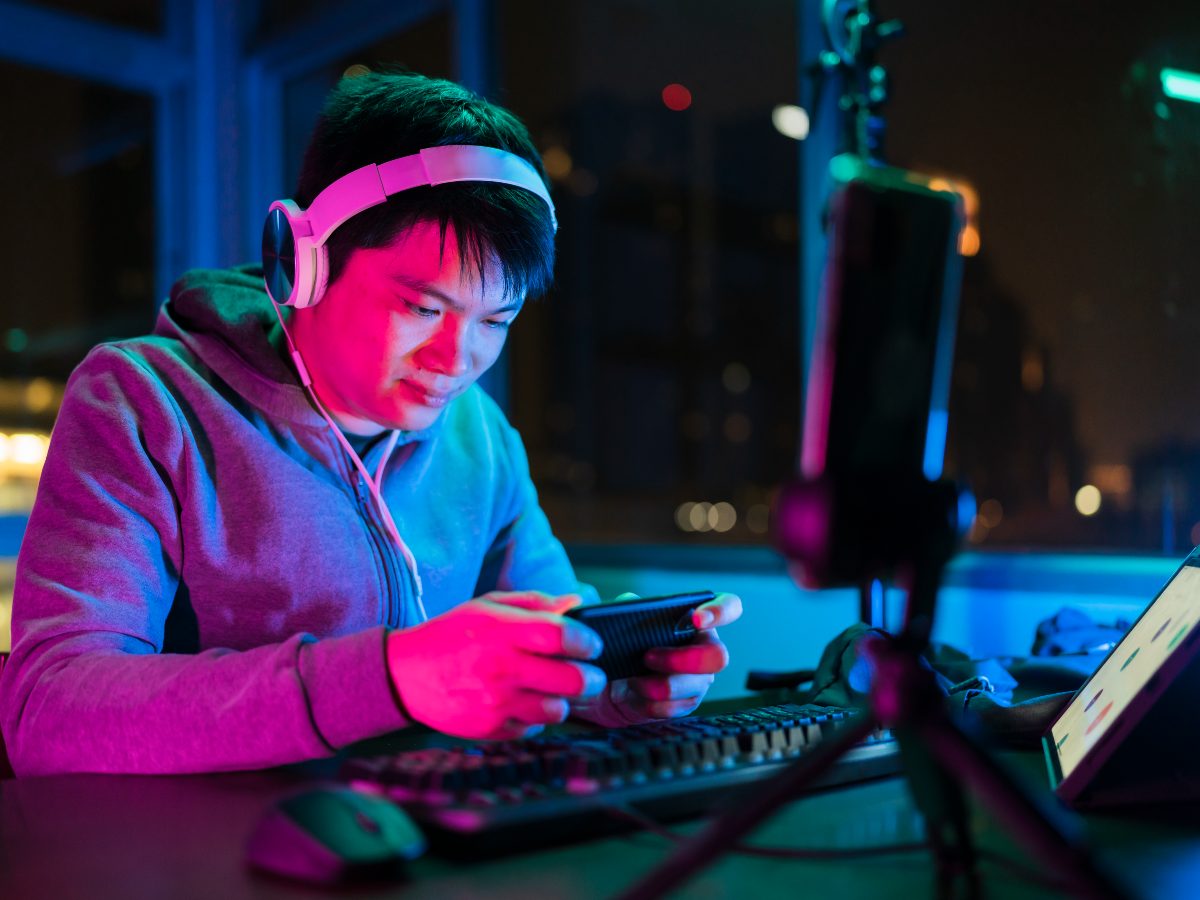 School Climate and School Identification as Determinants of Internet Gaming Disorder Among Chinese Adolescent Internet Gamers: Cross-Sectional Mediation Study