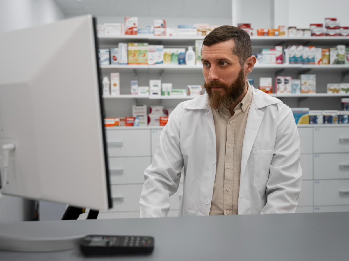 Effect of Uncertainty-Aware AI Models on Pharmacists’ Reaction Time and Decision-Making in a Web-Based Mock Medication Verification Task: Randomized Controlled Trial