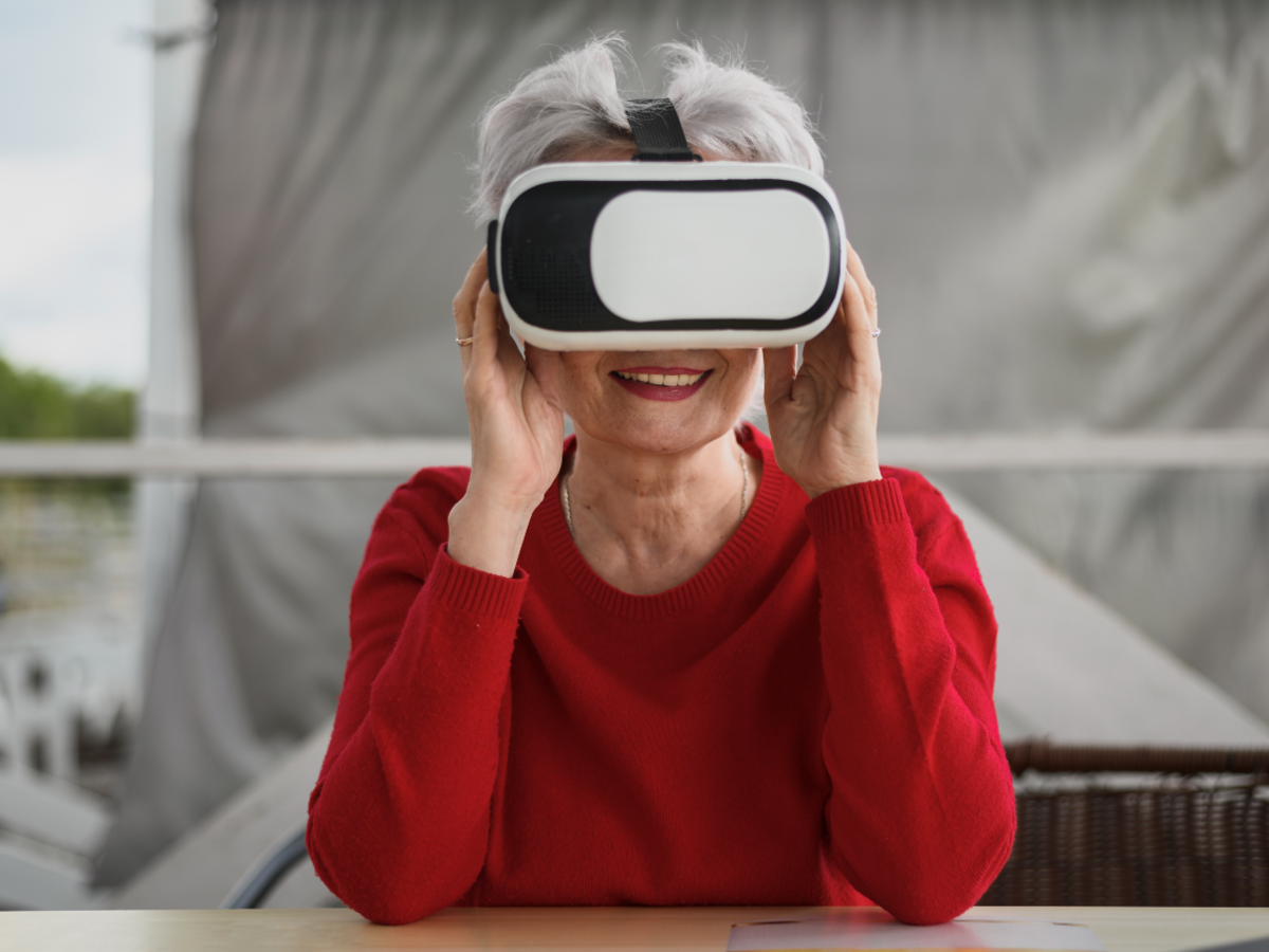 Exploring the Immediate and Long-Term Effects of Immersive Virtual Reality on Behavioral and Psychological Symptoms of Dementia and Caregiver Burden: Longitudinal Observational Study