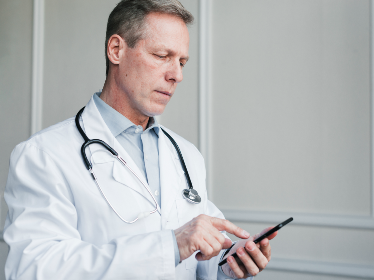Exploring the Barriers and Facilitators to Implementing a Smartphone App for Physicians to Improve the Management of Acute Myocardial Infarctions: Multicenter, Mixed Methods, Observational Study