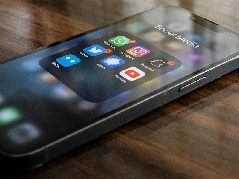 Quality of Cancer-Related Information on New Media (2014-2023): Systematic Review and Meta-Analysis